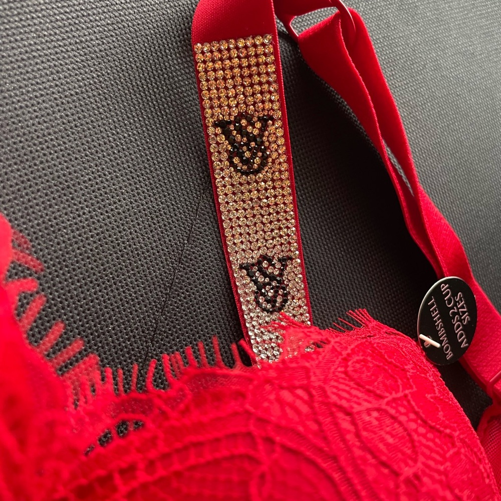 Red Lace Bra - Picture 3 of 3